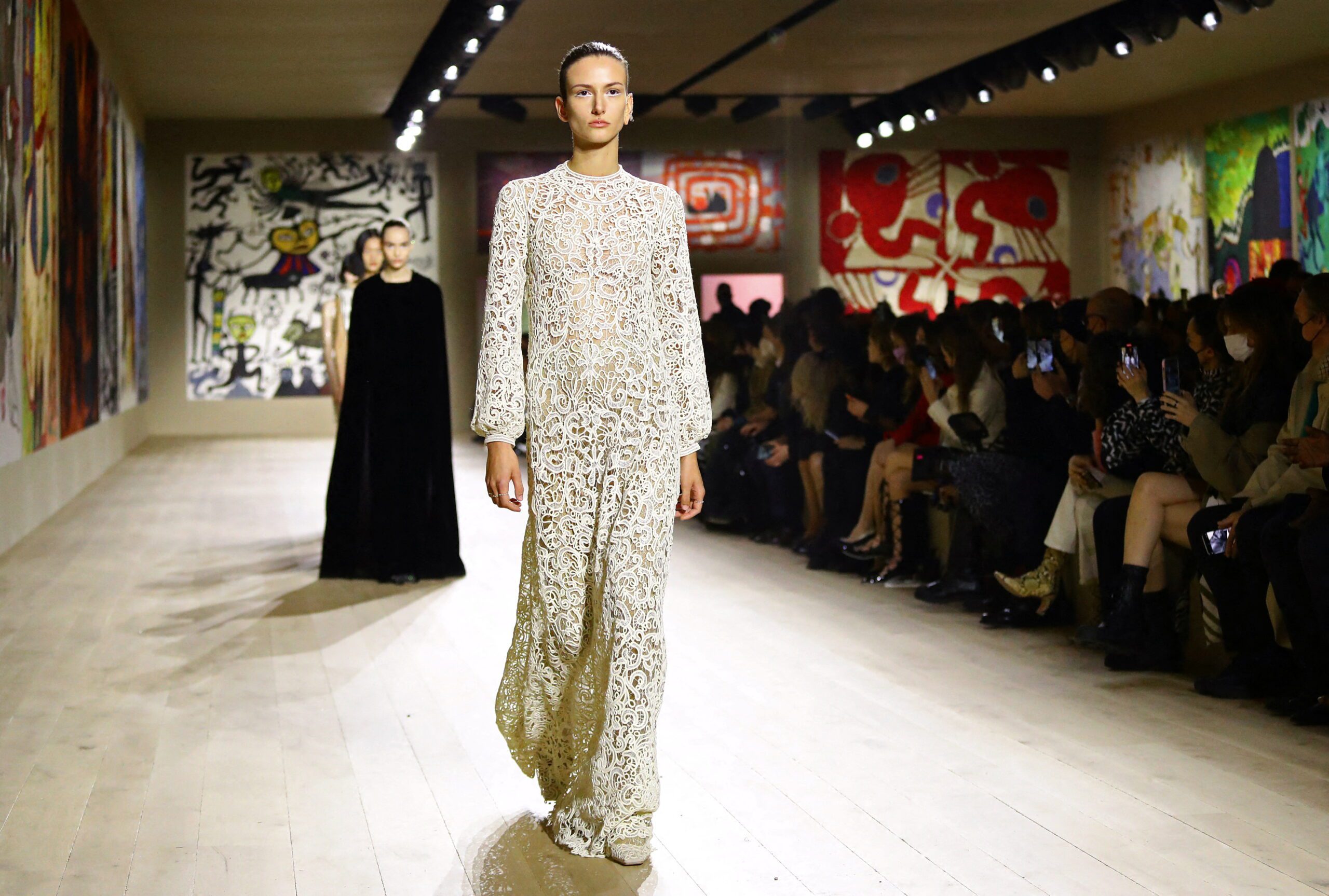 Dior showcases glittering craftsmanship on Paris runway | MiNDFOOD