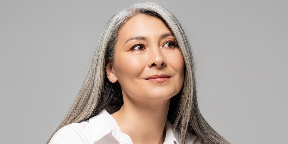 How to keep grey hair shiny and bright | MiNDFOOD