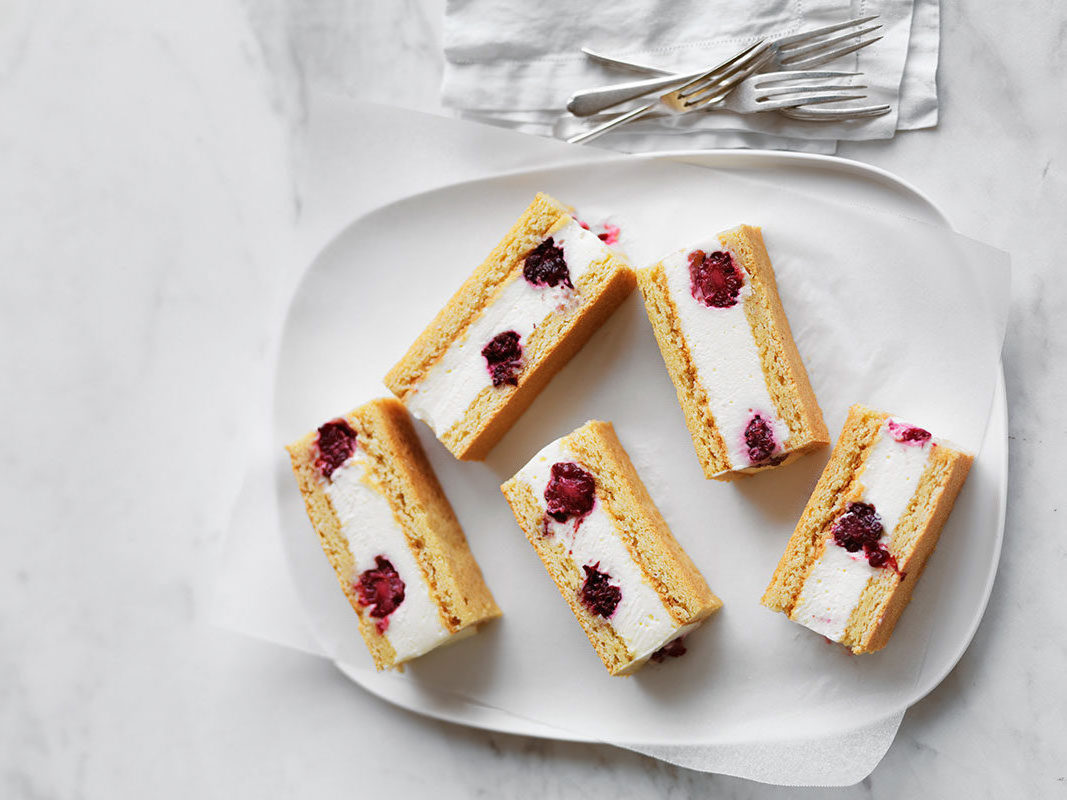 Blackberry Cheesecake Slice