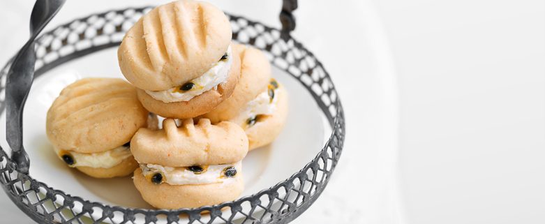 Yoyo Biscuits with Passionfruit Filling
