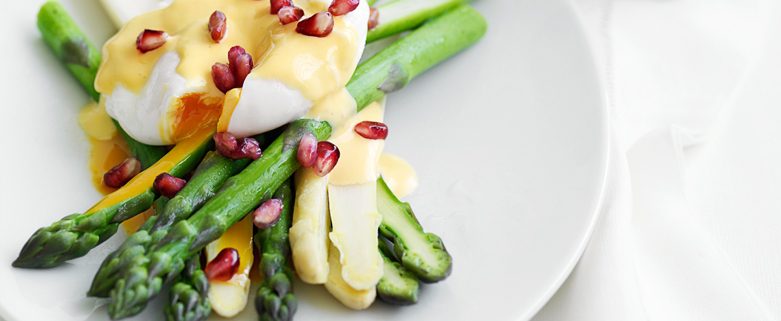 Steamed Asparagus with Poached Eggs and Hollandaise