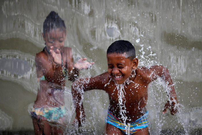 Children play with water inside the Madureira Park ahead of the Rio 2016 Olympic Games in Rio de Janeiro, Brazil, July 17, 2016. REUTERS/Ueslei Marcelino 