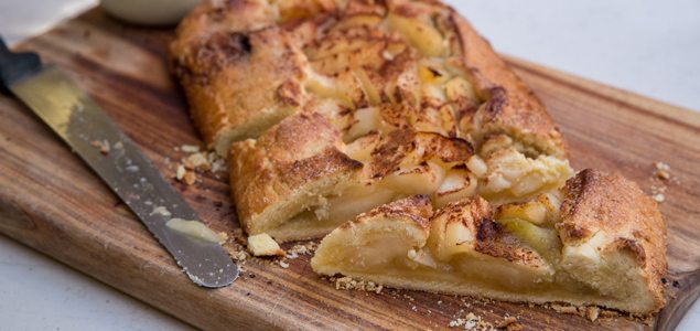 Free-Form Apple, Pear and Cinnamon Pie