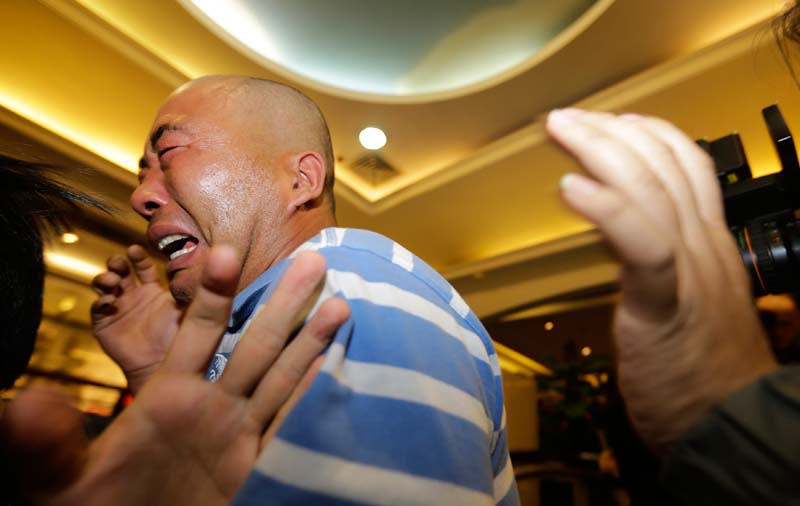 Relatives of passengers aboard Malaysia Airlines MH370 cry after watching a television broadcast of a news conference, in the Lido hotel in Beijing, March 24, 2014. Malaysian Prime Minister Najib Razak has told families of passengers of a missing Malaysian airliner that the plane ended its journey in the southern Indian Ocean, he said on Monday.