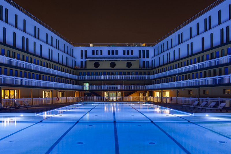 The newly opened pool at night (Alexandre Soria)