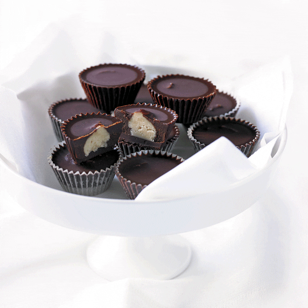 Raw Salted Caramel Chocolate Cups