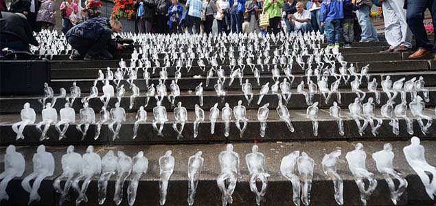 5,000 melting ice figurines to remember civilian deaths during WWI