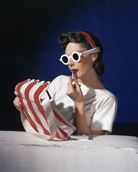 Muriel Maxwell, American Vogue cover, 1 July 1939. (c) Conde Nast/Horst Estate.