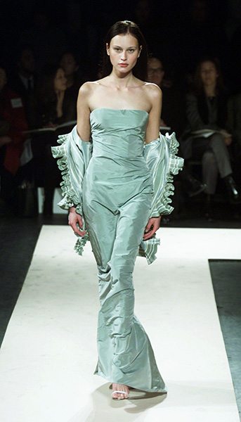 Oscar de la Renta Spring 1999 fashion collection.