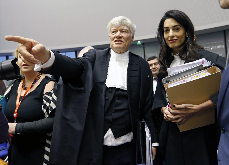 Amal Alamuddin Clooney (R), arrives with her colleague Geoffrey Robertson to attend a hearing at the European court of Human Rights in Strasbourg, January 28, 2015. REUTERS/Vincent Kessler 
