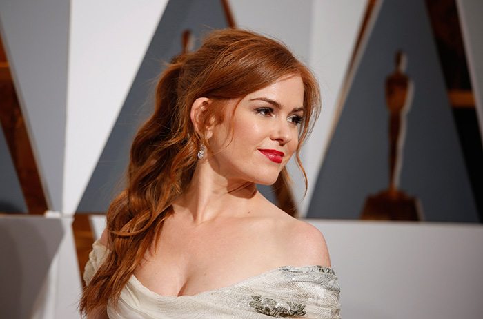 Actress Isla Fisher arrives at the 88th Academy Awards in Hollywood, California February 28, 2016. REUTERS/Adrees Latif