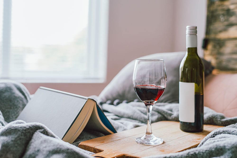 Glass of wine before bed disrupts sleep patterns
