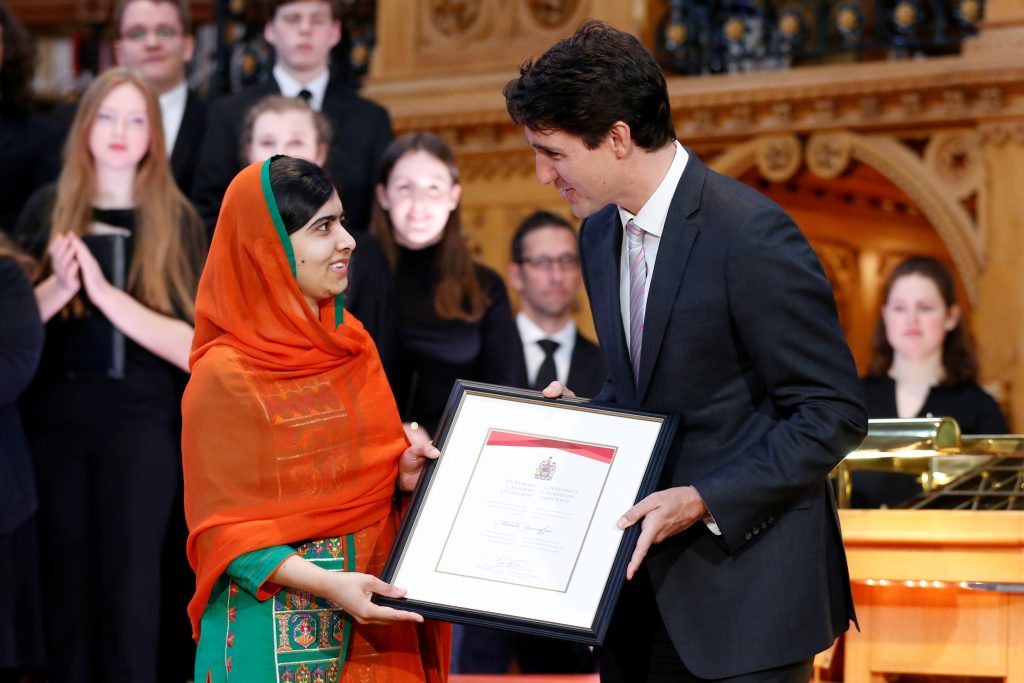 Canada's Prime Minister Justin Trudeau (R) presents Pakistani Nobel Peace Prize laureate Malala Yousafzai with honorary Canadian citizenship during a ceremony in the Library of Parliament on Parliament Hill in Ottawa, Ontario, Canada, April 12, 2017. REUTERS/Chris Wattie     