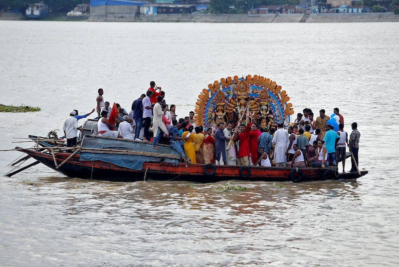 Devotees prepare to immerse an idol of the Hindu goddess Durga into the Ganges river on the last day of the Durga Puja festival in Kolkata, India, October 8, 2019. REUTERS/Rupak De Chowdhuri