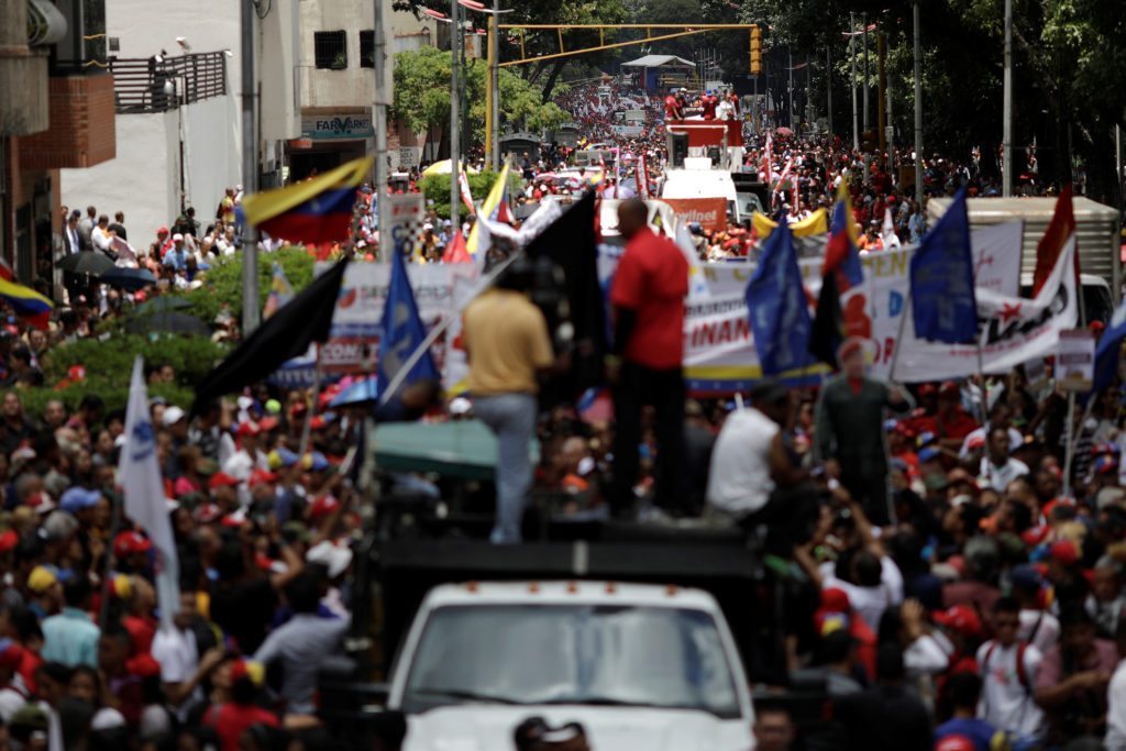 Pro-government supporters march in Caracas, Venezuela, August 7, 2017.  REUTERS/Ueslei Marcelino