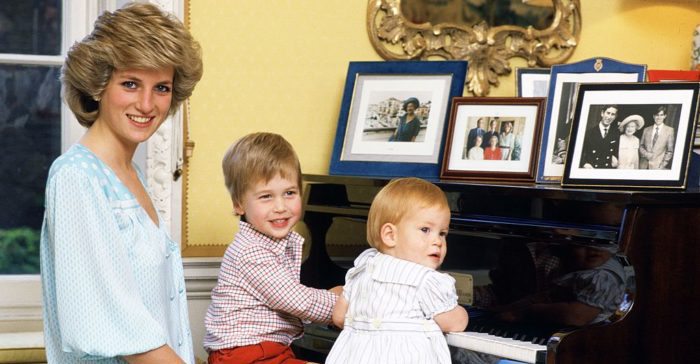  Diana, Princess of Wales with her sons, Prince William and Prince Harry, at the piano in Kensington Palace  (Photo by Tim Graham/Getty Images)