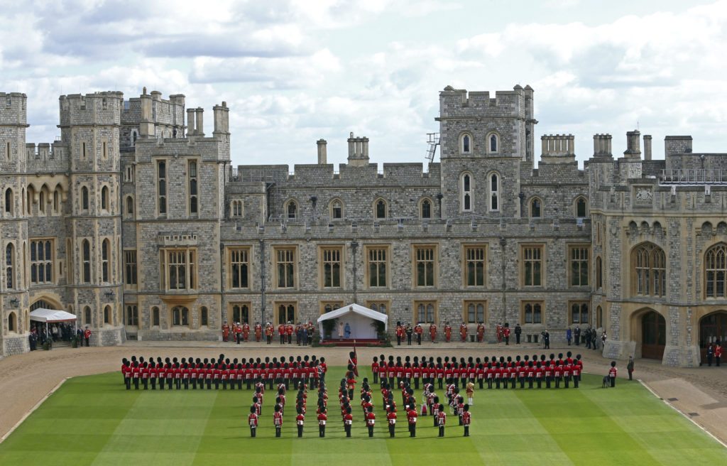Royal security breach: Fake priest spends night with Queen’s guardsmen near Windsor Castle