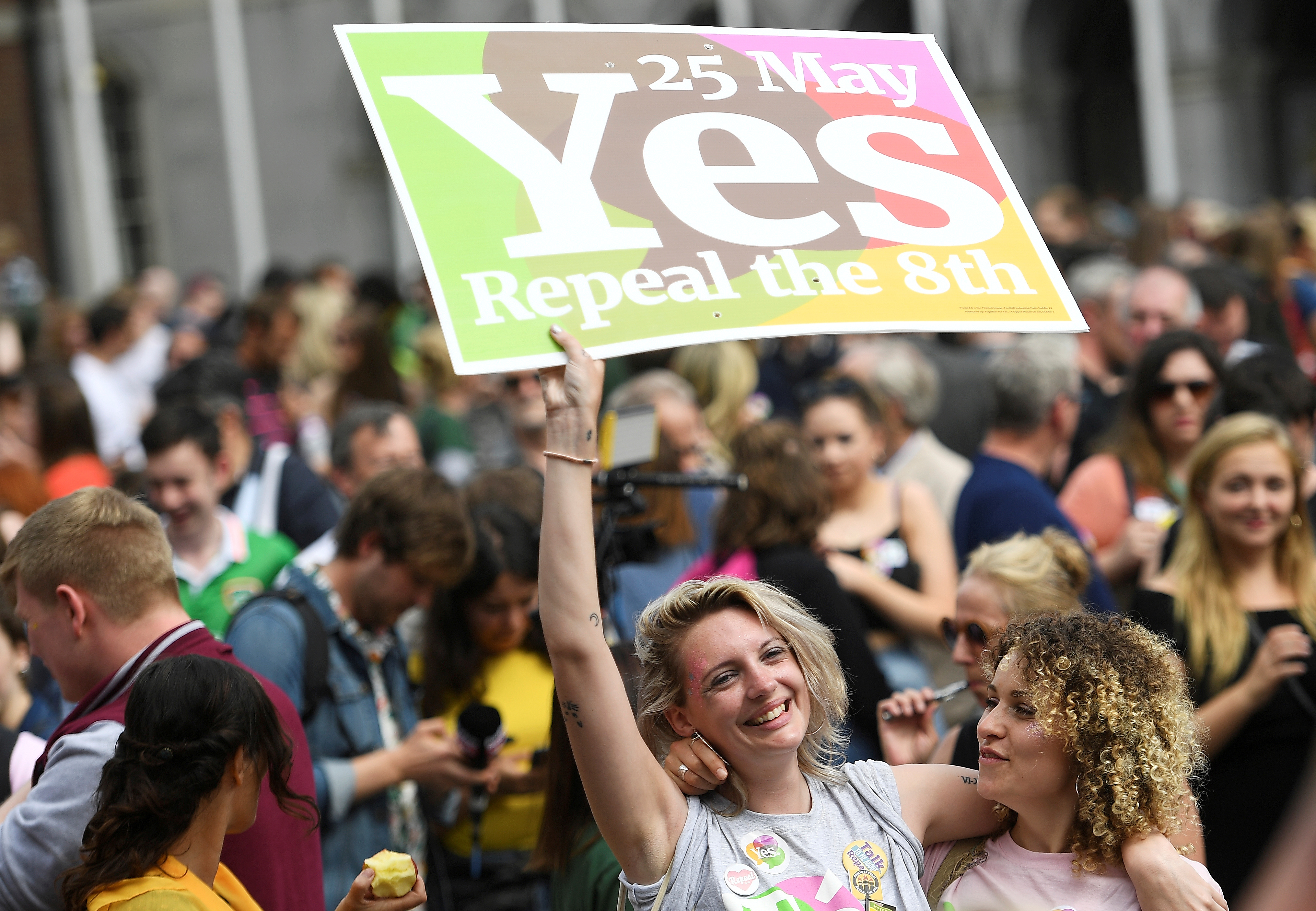 Women celebrate the result of the referendum on liberalising abortion law, in Dublin, Ireland, May 26, 2018. REUTERS/Clodagh Kilcoyne  