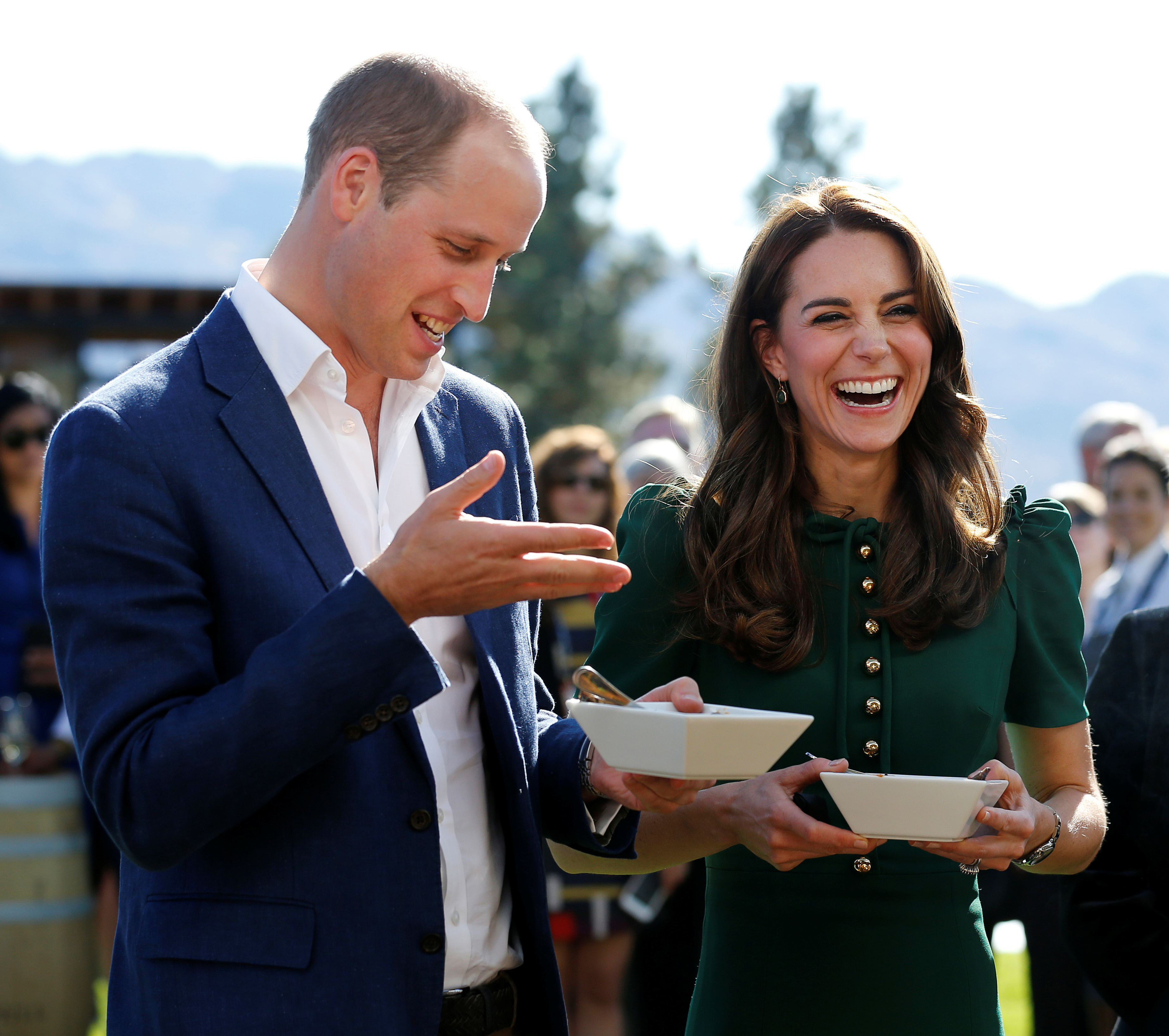 Britain's Prince William and Catherine, Duchess of Cambridge, react while sampling food during the Taste of British Columbia event at Mission Hill winery in Kelowna, British Columbia, Canada, September 27, 2016. REUTERS/Chris Wattie - S1BEUDUDFLAA