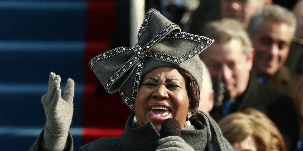 Aretha Franklin sings during the inauguration ceremony for President-elect Barack Obama in Washington, January 20, 2009.     REUTERS/Jason Reed