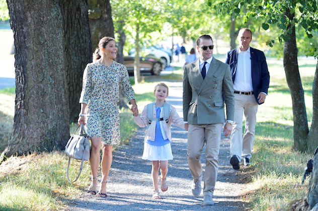 Sweden's Crown Princess Victoria and Prince Daniel walk their daughter Princess Estelle to her school Campus Manilla in Stockholm, Sweden August 21, 2018. Today is Princess Estelle's first day in school. Jessica Gow / TT News Agency via REUTERS ATTENTION EDITORS - THIS IMAGE WAS PROVIDED BY A THIRD PARTY. SWEDEN OUT. NO COMMERCIAL OR EDITORIAL SALES IN SWEDEN. - RC183628ED50