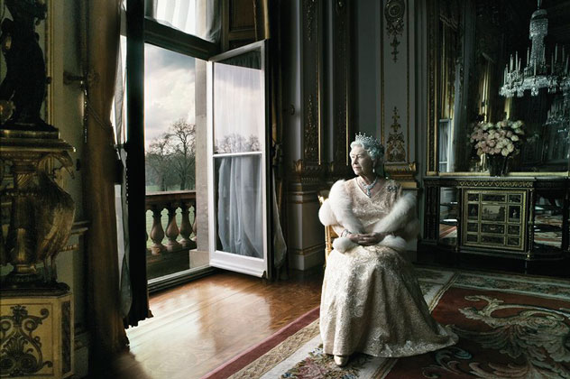 Queen Elizabeth II by Annie Leibovitz, 2007.  Official Portrait of HRH Queen Elizabeth II © 2008 Annie Leibovitz, courtesy of the artist.