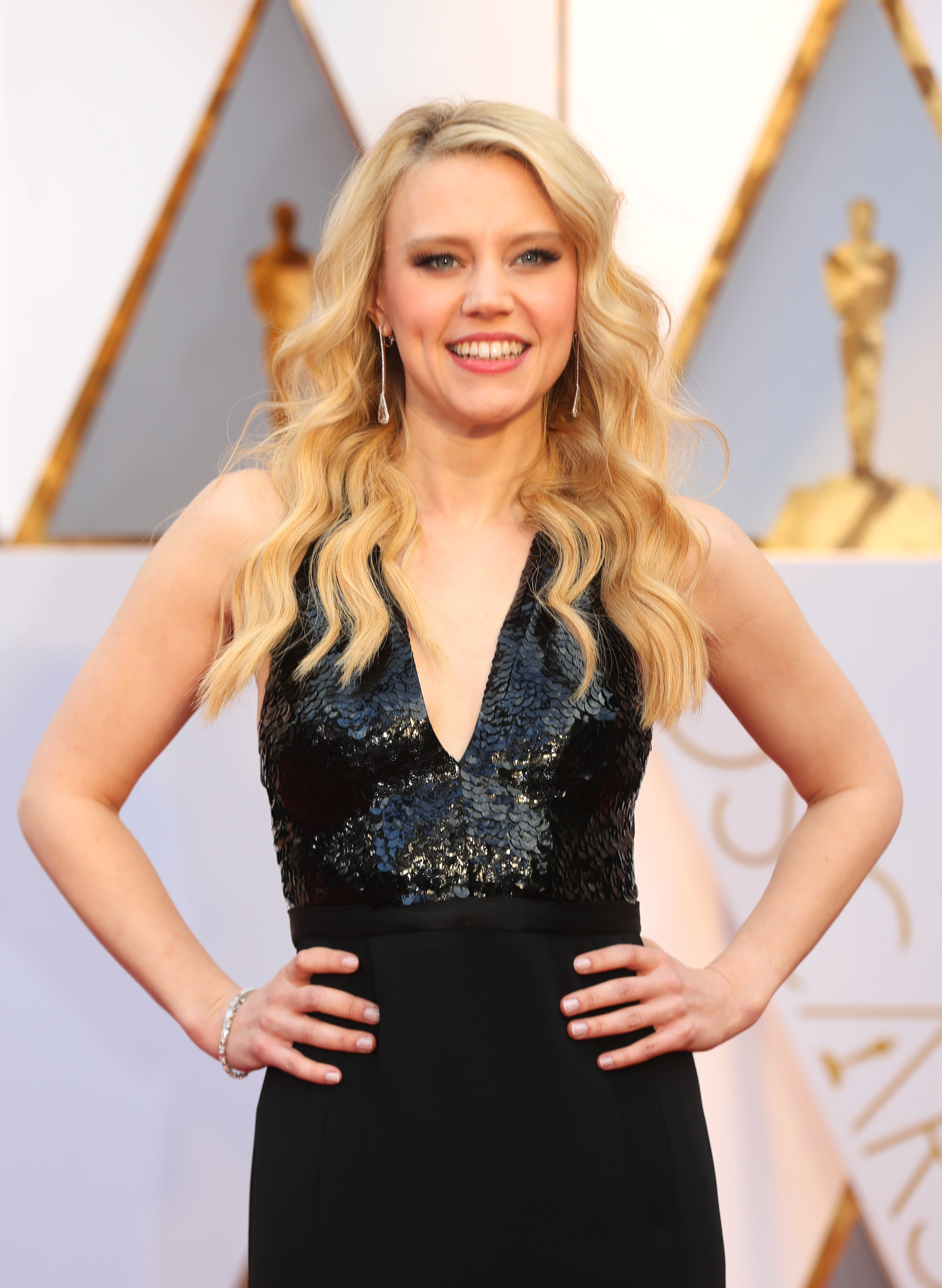 89th Academy Awards - Oscars Red Carpet Arrivals - Hollywood, California, U.S. - 26/02/17 - Kate McKinnon poses on the red carpet. REUTERS/Mike Blake - HP1ED2R04NWAF