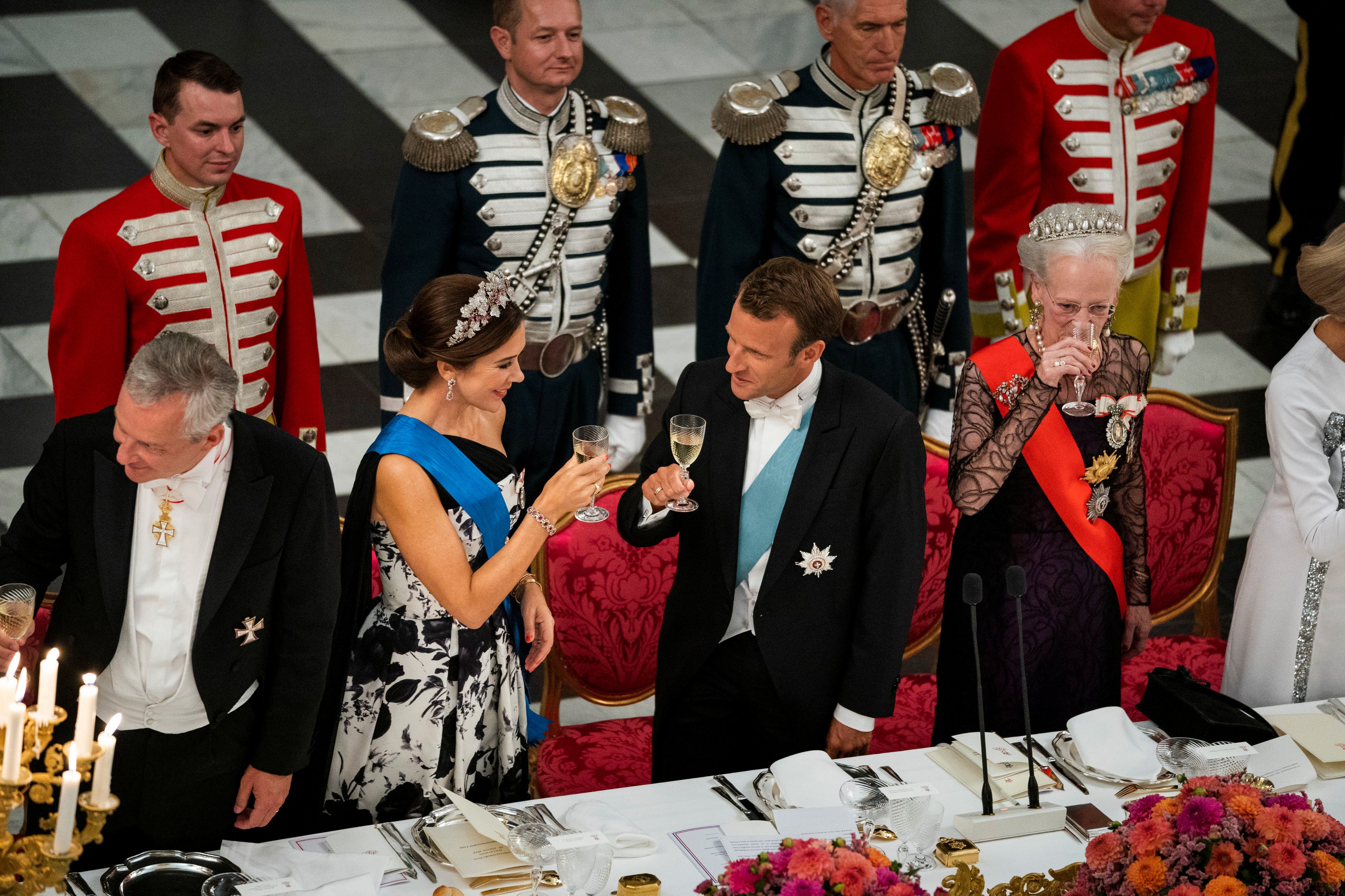 Crown Princess Mary, French President Emmanuel Macron and Queen Margrethe toast during State Banquet at Christiansborg Castle in Copenhagen, Denmark, August 28, 2018. Martin Sylvest/Ritzau Scanpix/via REUTERS ATTENTION EDITORS - THIS IMAGE WAS PROVIDED BY A THIRD PARTY. DENMARK OUT. - RC1C06DBF170