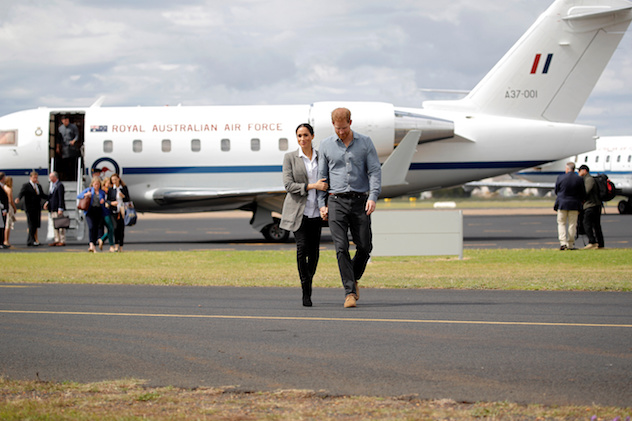 Britain's Prince Harry and his wife Meghan, Duchess of Sussex, arrive at Dubbo airport, Dubbo, Australia October 17, 2018. REUTERS/Phil Noble
