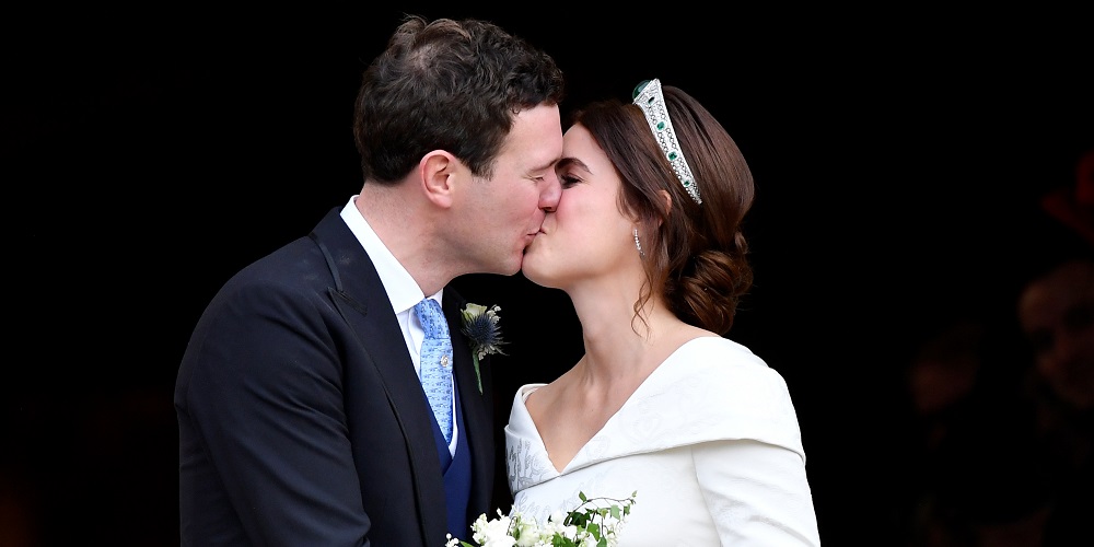 Princess Eugenie and Jack Brooksbank kiss after their wedding at St George's Chapel in Windsor Castle, Windsor, Britain October 12, 2018. REUTERS/Toby Melville - RC1E836975F0