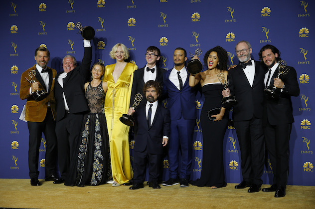 70th Primetime Emmy Awards - Photo Room - Los Angeles, California, U.S., 17/09/2018 - The cast poses backstage with the Outstanding Drama Series award for "Game of Thrones." REUTERS/Mike Blake