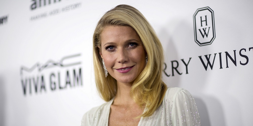Actress Gwyneth Paltrow poses at the 2015 amfAR Inspiration Gala in Los Angeles, California October 29, 2015. amfAR's sixth annual gala benefits AIDS research. REUTERS/Mario Anzuoni - GF20000038569
