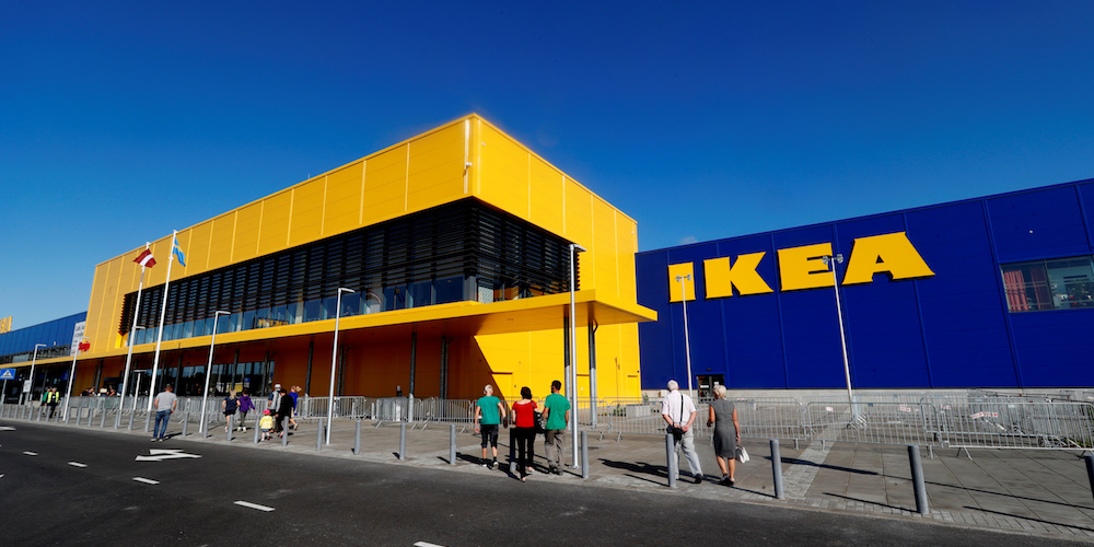 People walk past an IKEA sign as they visit the company's new store in Riga, Latvia September 2, 2018. REUTERS/Ints Kalnins - RC1CE9F7A530