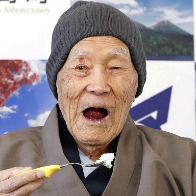 Japanese Masazo Nonaka, who was born 112 years and 259 days ago, eats his favorite cake as he receives a Guinness World Records certificate naming him the world's oldest man during a ceremony in Ashoro, on Japan's northern island of Hokkaido, in this photo taken by Kyodo April 10, 2018.   Mandatory credit Kyodo/via REUTERS ATTENTION EDITORS -THIS IMAGE WAS PROVIDED BY A THIRD PARTY. EDITORIAL USE ONLY. MANDATORY CREDIT. JAPAN OUT. NO COMMERCIAL OR EDITORIAL SALES IN JAPAN. THIS IMAGE WAS PROCESSED BY REUTERS TO ENHANCE QUALITY, AN UNPROCESSED VERSION HAS BEEN PROVIDED SEPARATELY.     TPX IMAGES OF THE DAY - RC17BD76F9F0