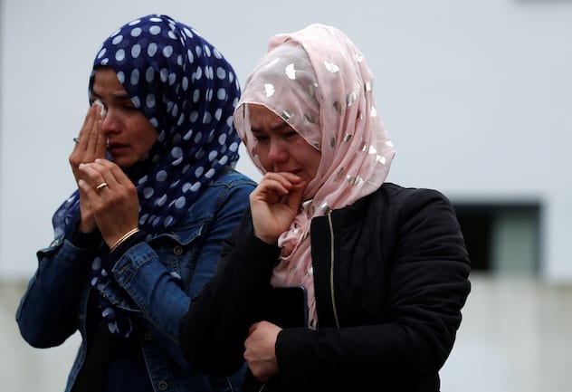 People gather to pay respects after Friday's shooting, outside the Masjid Al Noor in Christchurch, New Zealand March 18, 2019. REUTERS/Jorge Silva - RC131FAC2BA0