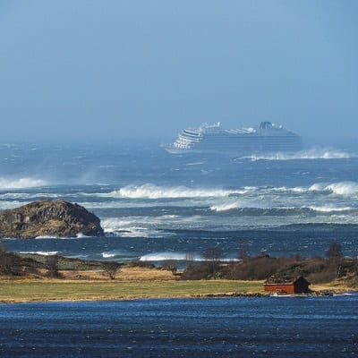 A cruise ship Viking Sky drifts towards land after an engine failure, Hustadvika, Norway March 23, 2019.   Frank Einar Vatne/NTB Scanpix/via REUTERS   ATTENTION EDITORS - THIS IMAGE WAS PROVIDED BY A THIRD PARTY. NORWAY OUT. NO COMMERCIAL OR EDITORIAL SALES IN NORWAY.       TPX IMAGES OF THE DAY - RC155470D880