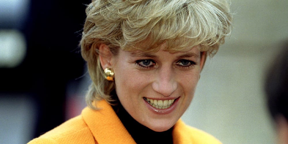 Diana, Princess of Wales arrives at Liverpool Women's Hospital for an official visit November 7 - PBEAHUNEPEI