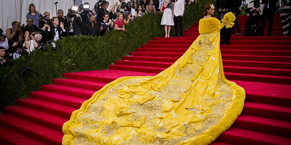 Singer Rihanna arrives at the Metropolitan Museum of Art Costume Institute Gala 2015 celebrating the opening of "China: Through the Looking Glass" in Manhattan, New York May 4, 2015.  REUTERS/Lucas Jackson  - GF10000084293
