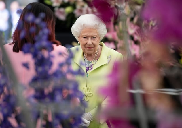 Queen Elizabeth Chelsea Flower Show OG