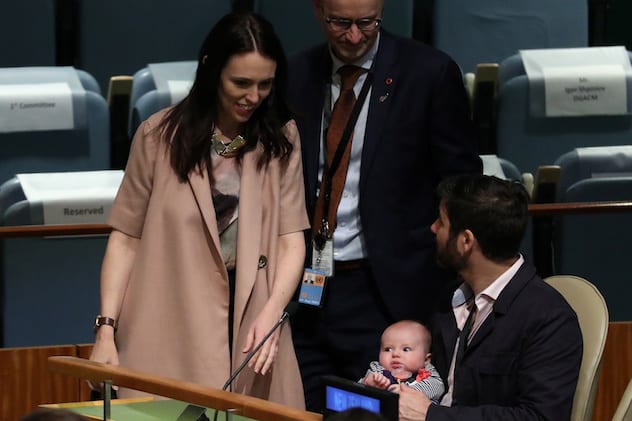 New Zealand Prime Minister Jacinda Ardern walks back to her baby Neve and partner Clarke Gayford, after speaking at the Nelson Mandela Peace Summit during the 73rd United Nations General Assembly in New York City, New York, U.S., September 24, 2018. Picture taken September 24, 2018. REUTERS/Carlo Allegri - RC1F757D59D0