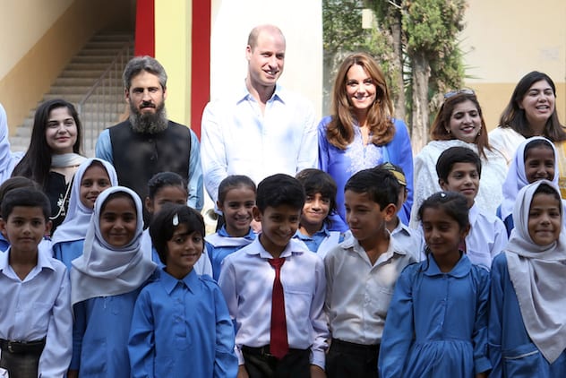 Britian's Prince William and Catherine, Duchess of Cambridge pose for a group photo with staff and students at a school during a trip to Islamabad, Pakistan October 15, 2019. REUTERS/Ian Vogler - RC18796ED810