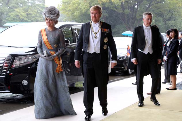 King Willem-Alexander and Queen Maxima of the Netherlands arrive at the Imperial Palace to attend the proclamation ceremony of the enthronement of Japan's Emperor Naruhito in Tokyo, Japan, October 22, 2019.  Koji Sasahara/Pool via REUTERS - RC1545C2CBA0