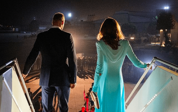 The Duke and Duchess of Cambridge arrive in Pakistan @KensingtonRoyal