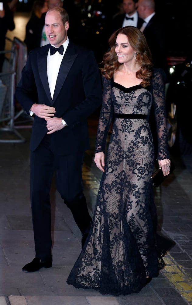 Britain's Prince William, Duke of Cambridge, and Catherine, Duchess of Cambridge, arrive at the Royal Variety Performance in London, Britain November 18, 2019. REUTERS/Henry Nicholls - RC2UDD9W7B7D