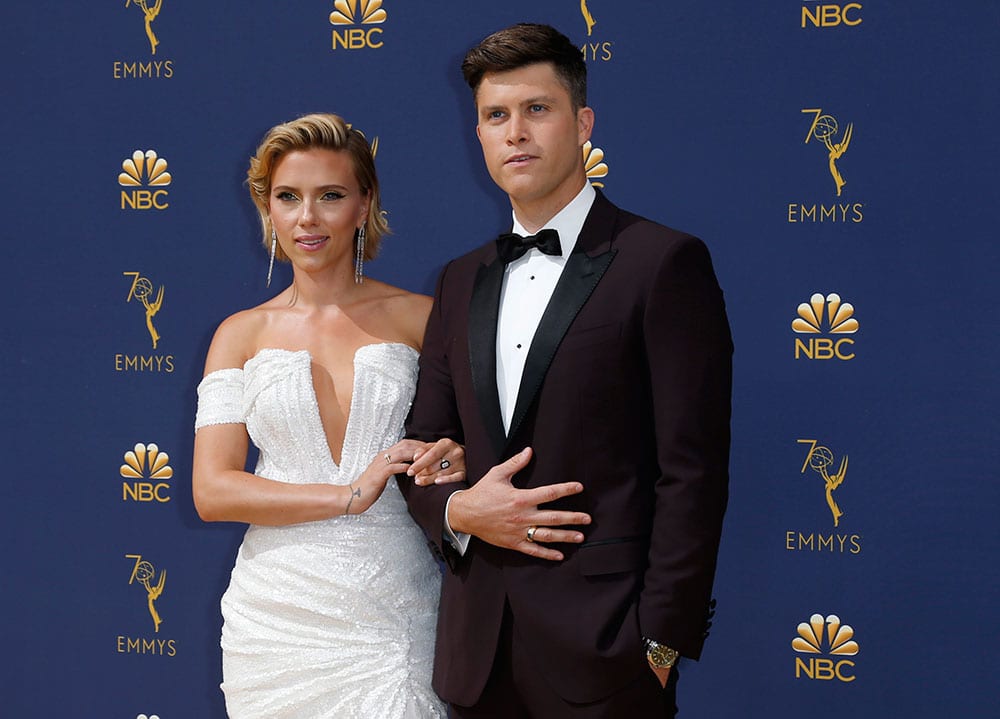 Scarlett Johansson raves about fiancé in SNL monologue