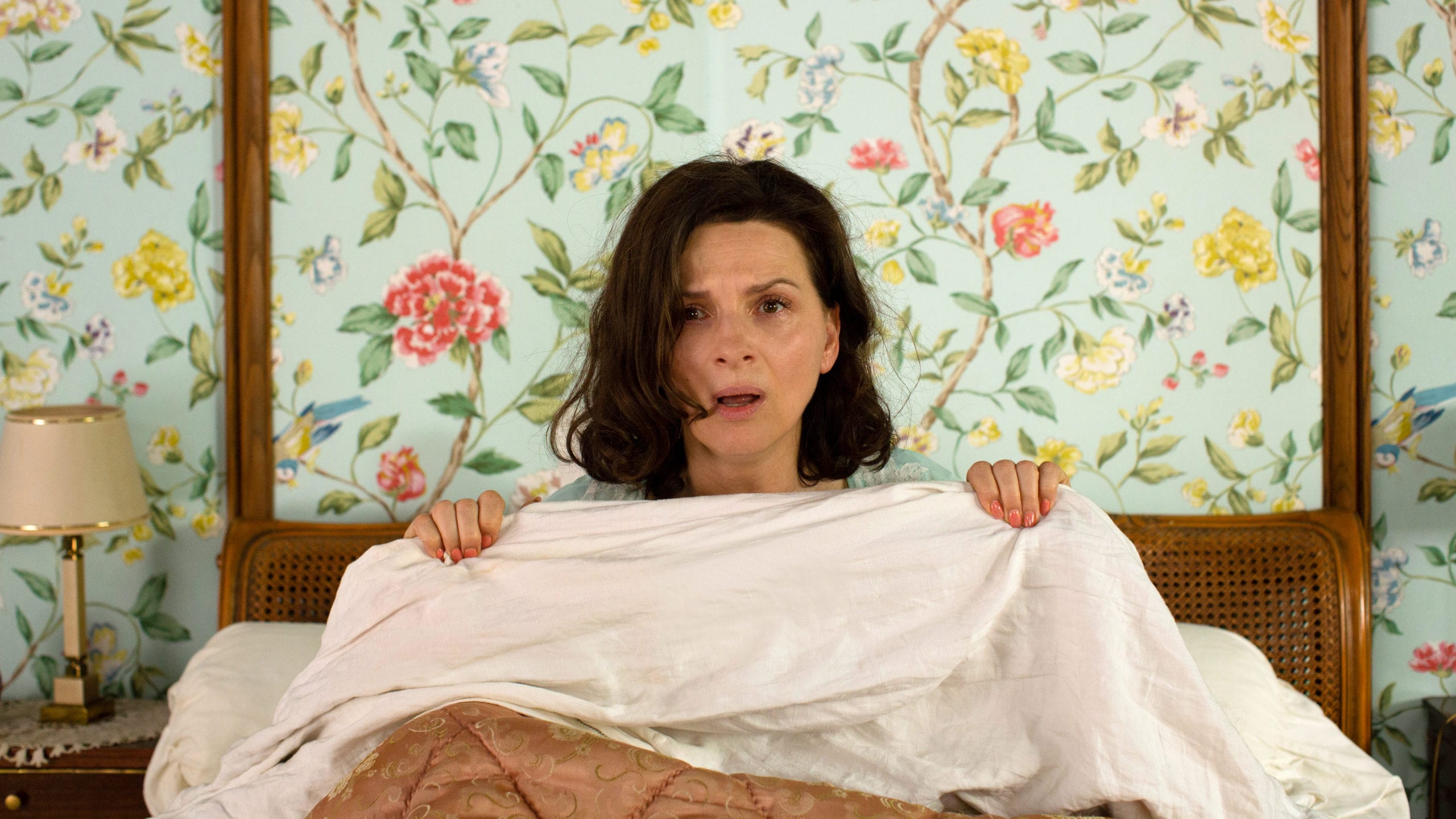 Juliette Binoche stars in La Bonne Épouse (How to be a Good Wife)