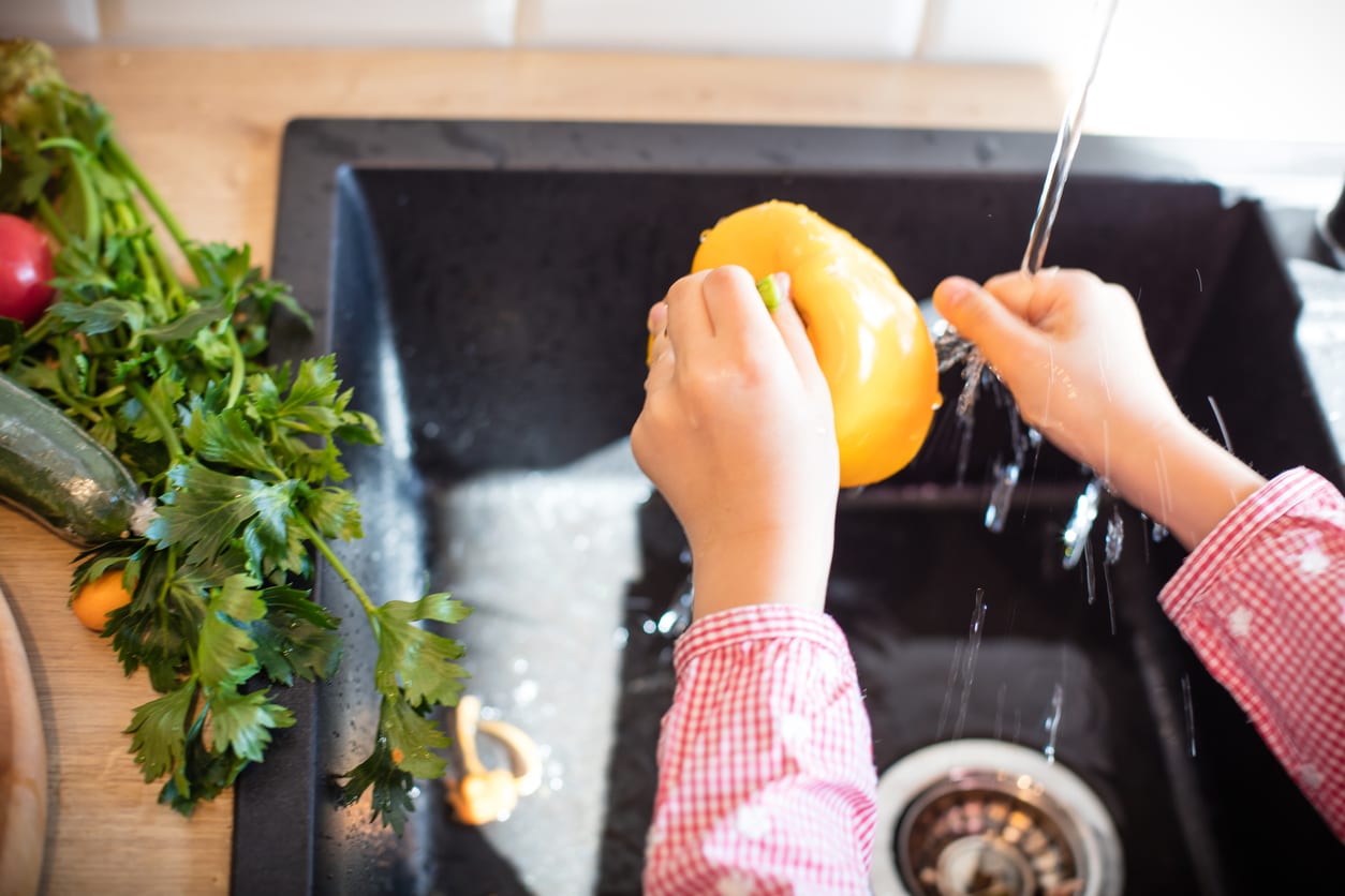 How to make your own vegetable wash solution
