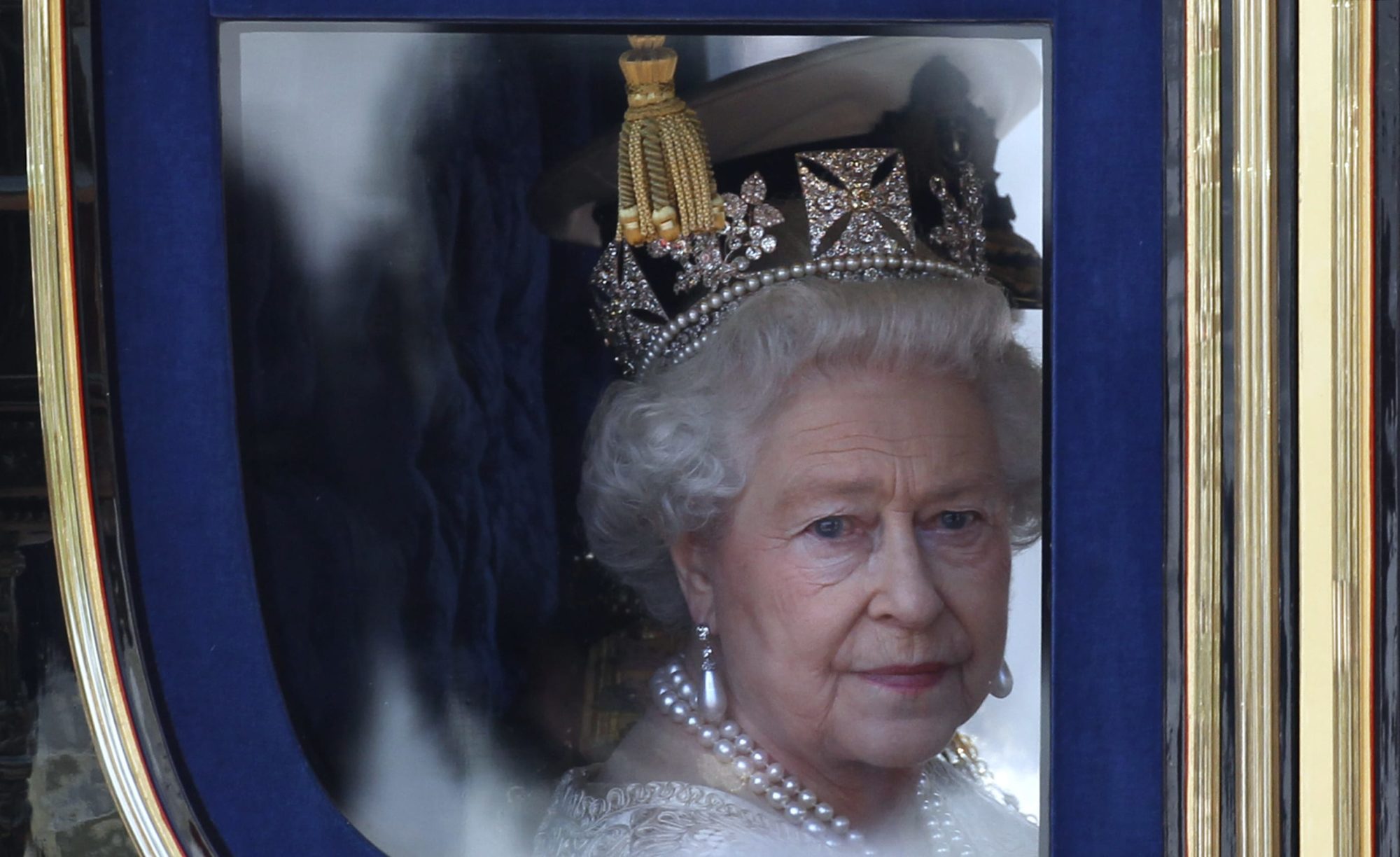 Queen to withdraw from public duties for months