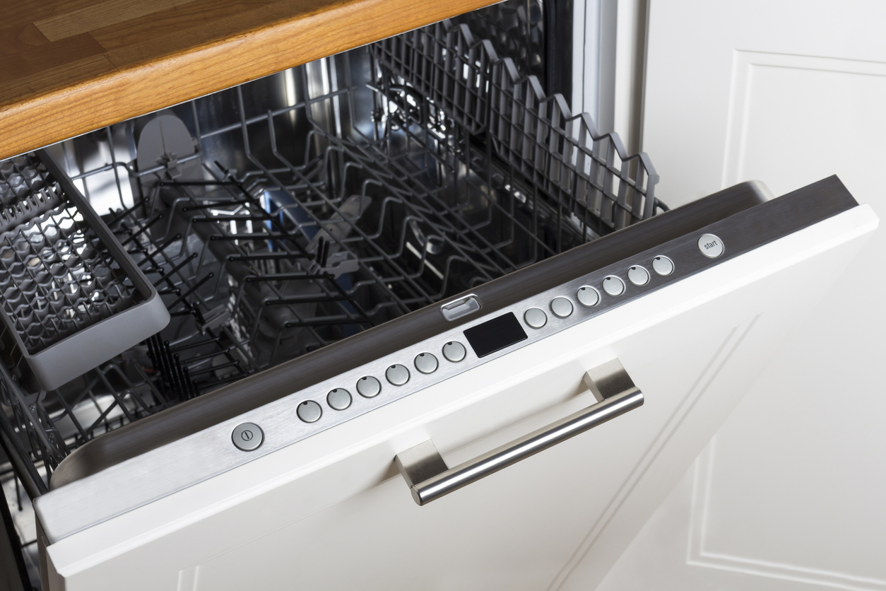 How to deep clean your dishwasher