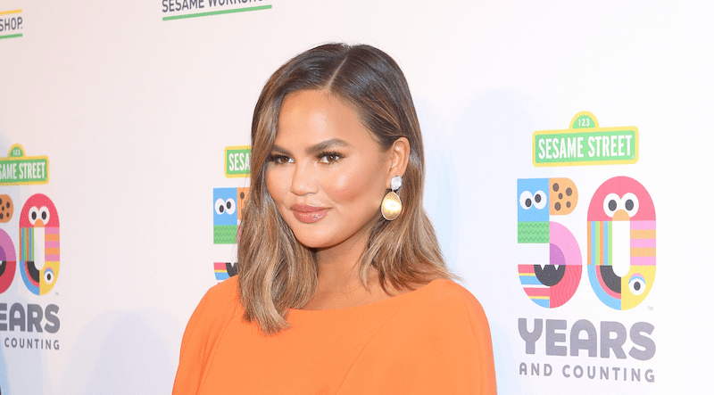Chrissy Teigen pens open letter apologising for past offensive tweets